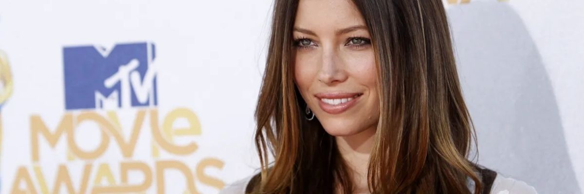 Jessica Biel fala sobre o desafio de equilibrar maternidade e carreira
