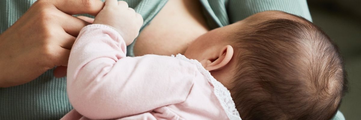 Amamentação: como saber se seu bebê está recebendo leite materno suficiente