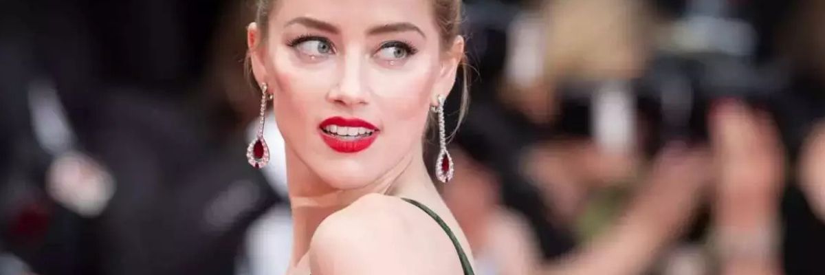 Amber Heard celebra a chegada dos gêmeos Agnes e Ocean