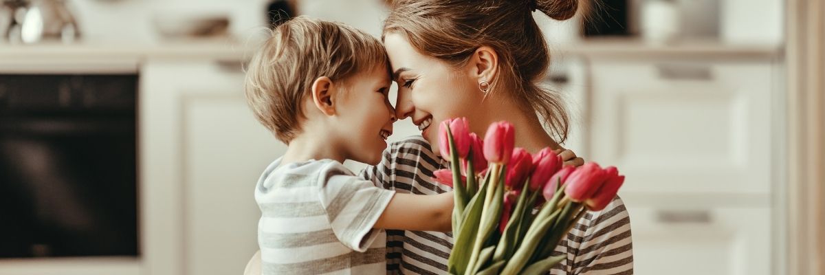 Nomes de mães famosas: inspirações históricas e culturais para 2025