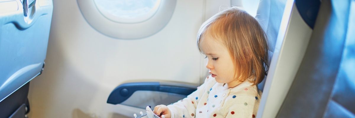 Como lidar com bebês em voos longos
