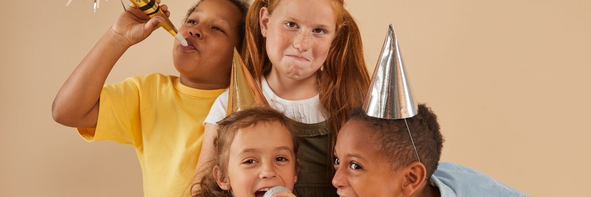Levar irmãos para festas infantis
